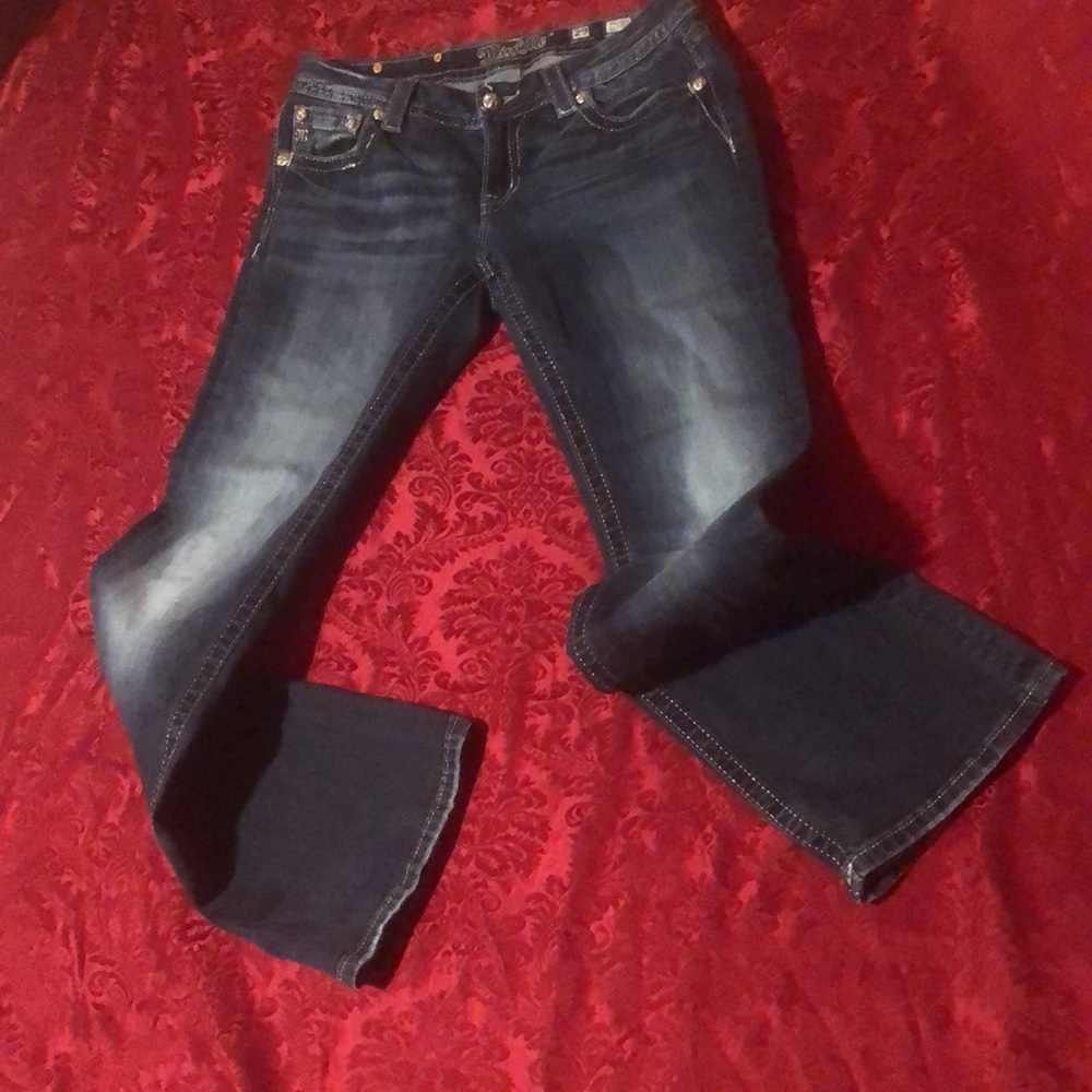 Miss me Sz 29 mid-rise EUC  Lafleur pockets. Very comfortable pair of jeans! 🐠